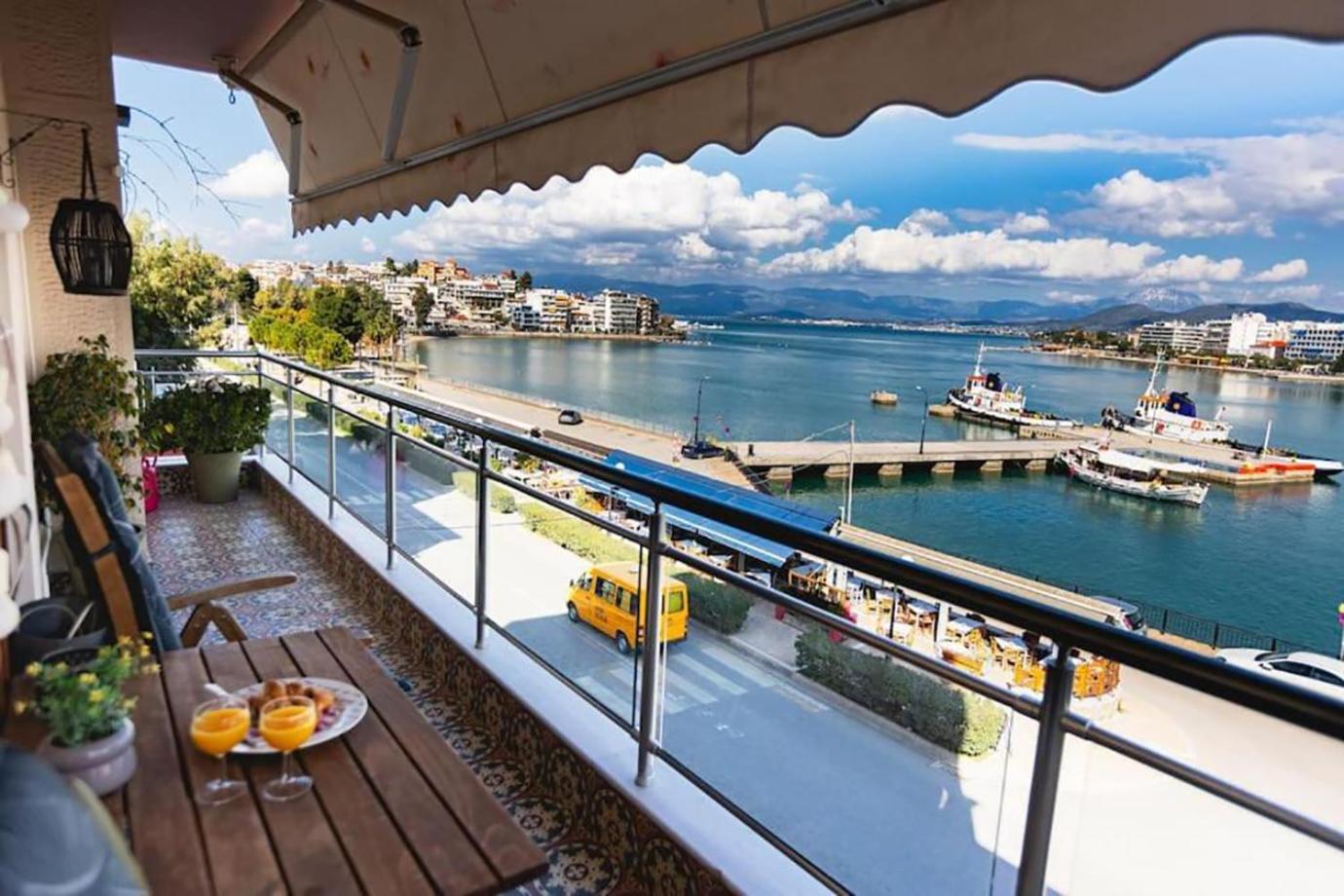 Debbies Διαμέρισμα Δίπλα Στο Νερό #2 ! Chalkís Exterior foto